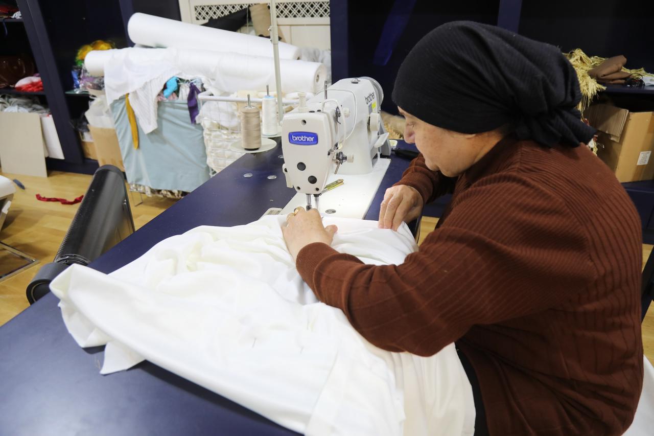 Büyük emeklerle üretilen kumaş, gelecek nesillere aktarılıyor.