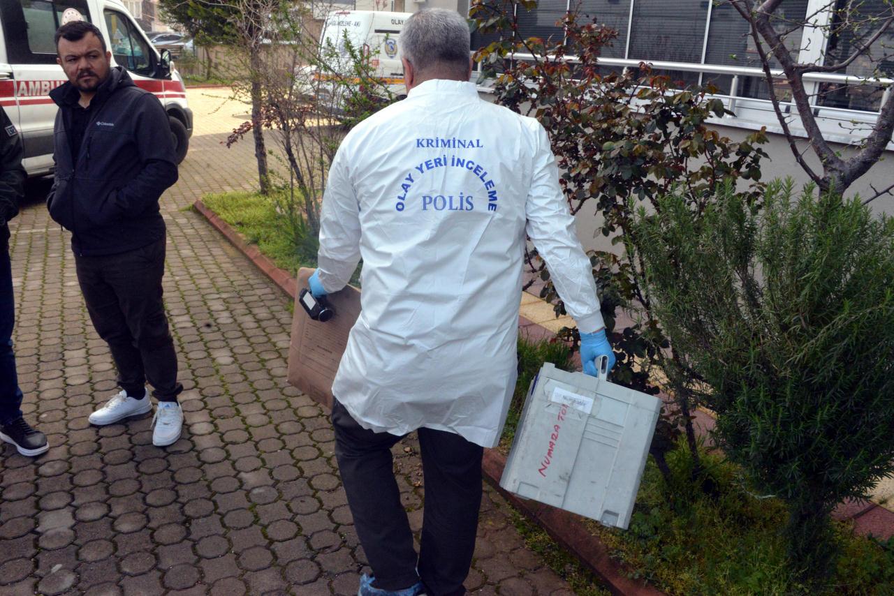 Olay yerine sağlık ve polis ekipleri sevk edildi. 