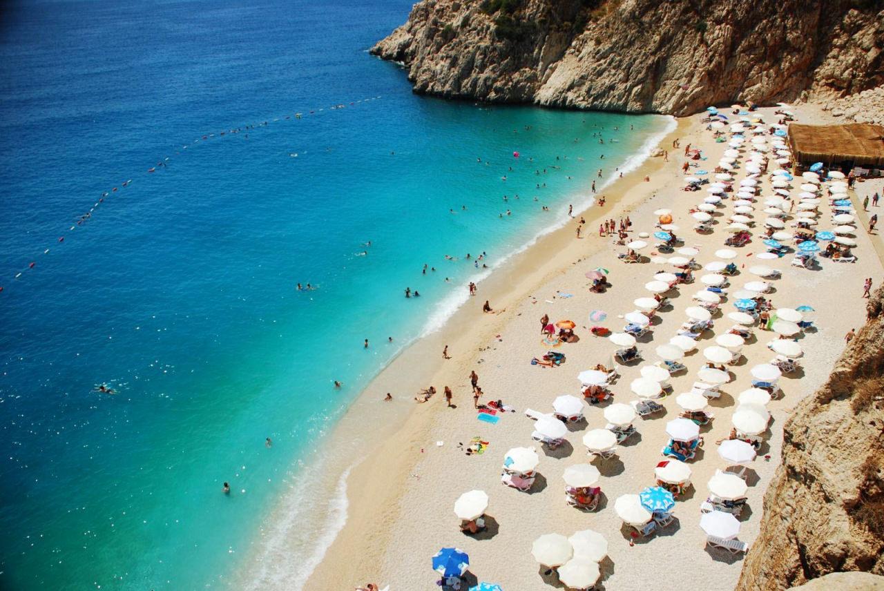 Turizmde tarihi sıçrama! Bakan Ersoy Antalya'dan duyurdu: Gelirler yüzde 109 arttı