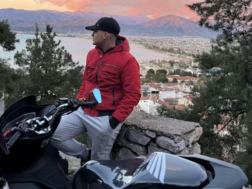 Otomobille çarpışan motosikletin sürücüsü öldü