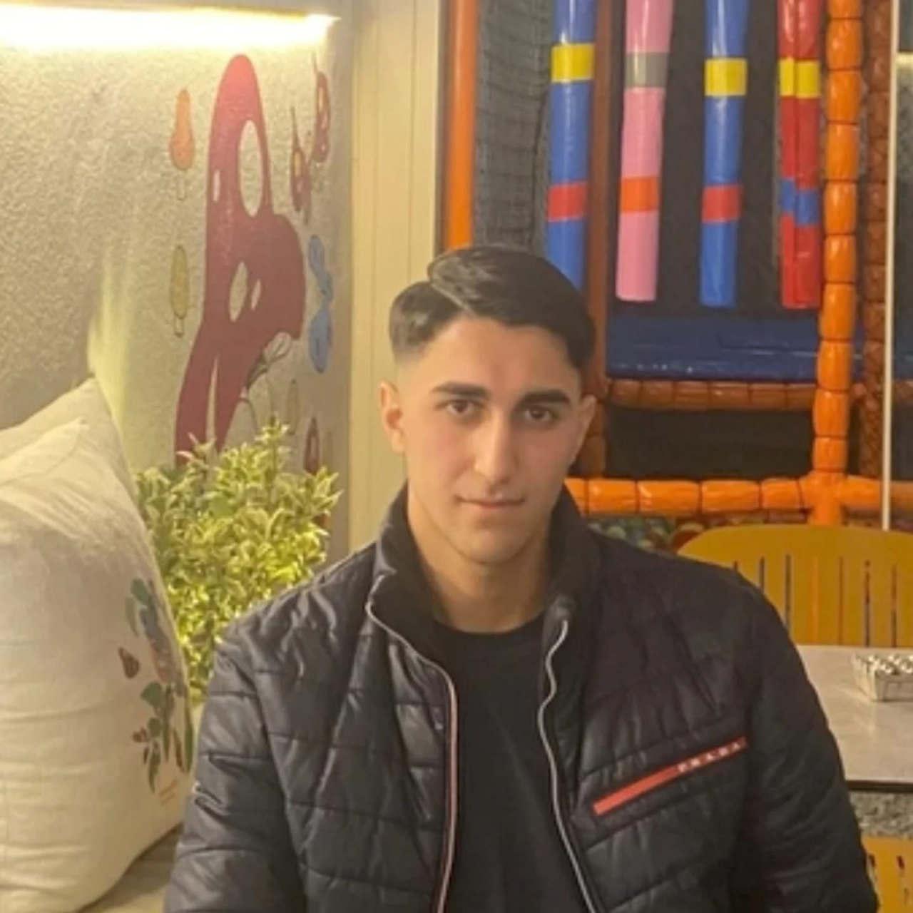 Göğsünden bıçaklanarak öldürülen 17 yaşındaki Deniz Bilmez. 