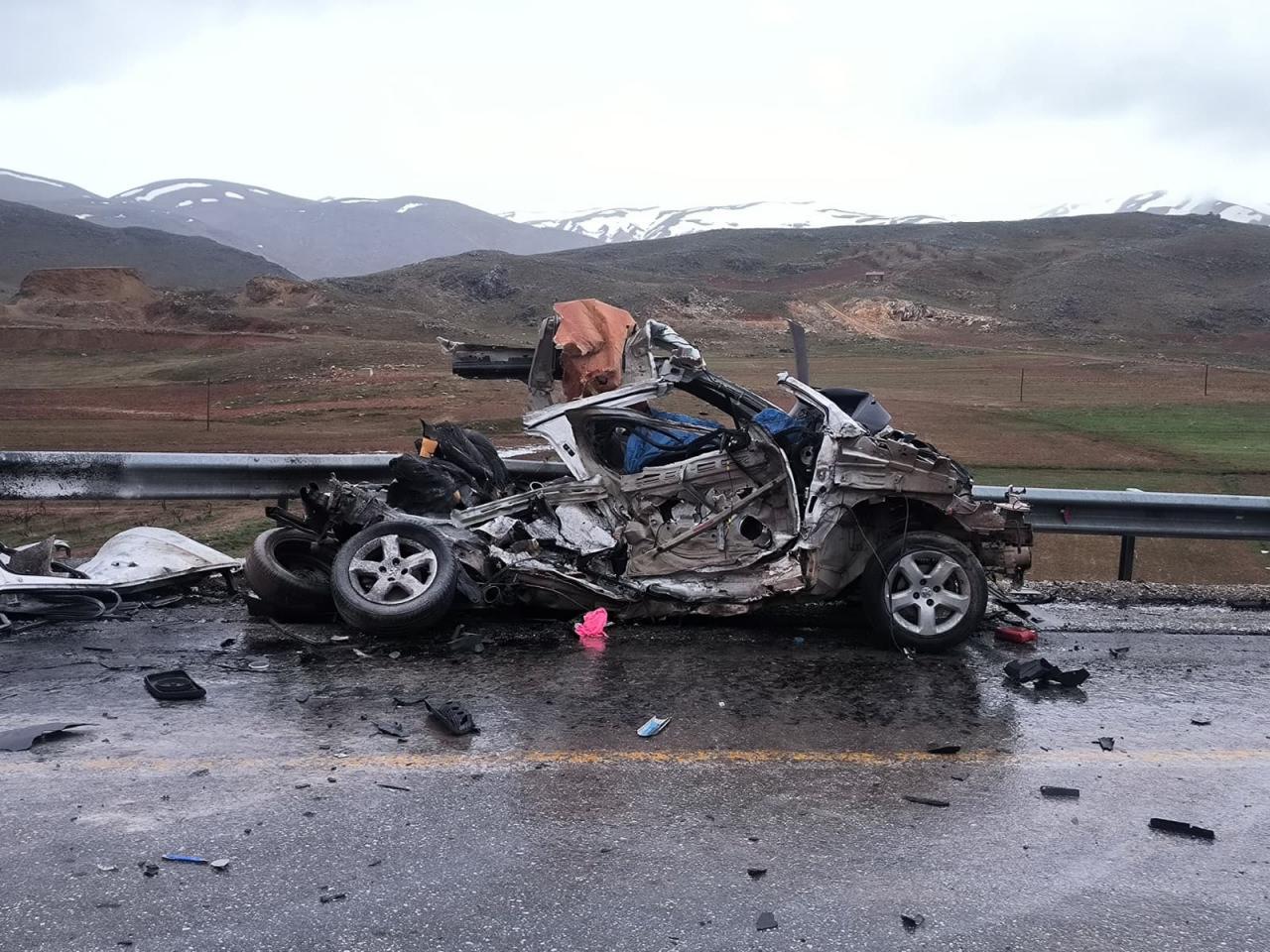 Malatya'da meydana gelen kazadan geriye otomobil yığını kaldı.