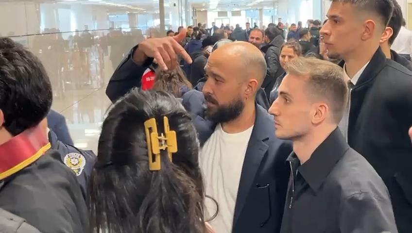 Kerem Aktürkoğlu, Mert Hakan'a destek olmak için adliye binasında