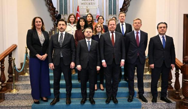 Bakan G&uuml;rlek'ten Hollandalı mevkidaşına FET&Ouml; mesajı: Talep ediyoruz