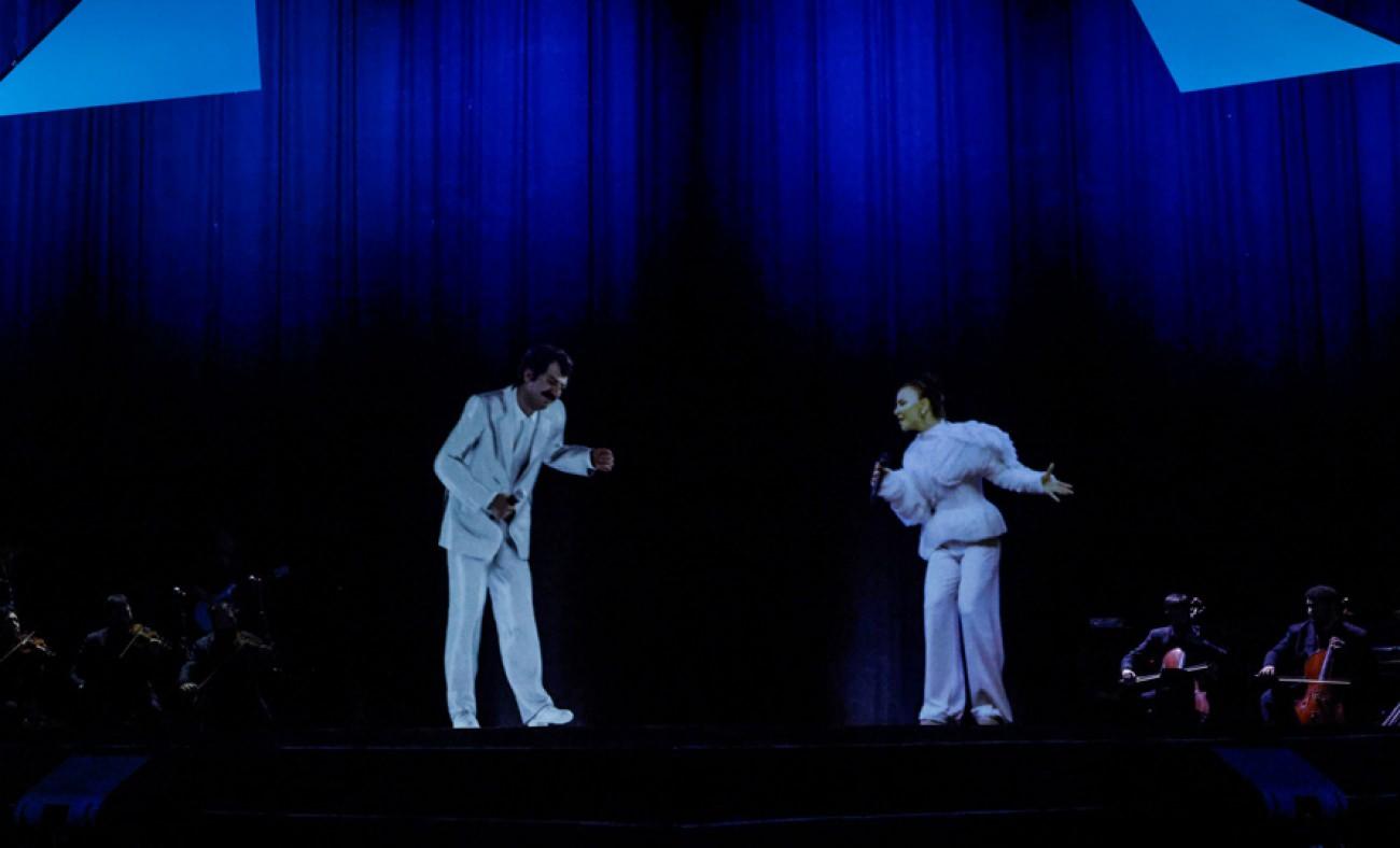 AKM&rsquo;de zaman yolculuğu: T&uuml;rk Telekom 5G galasında yıldızlar ge&ccedil;idi! 