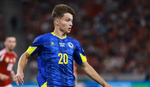 Amerika'da doğan Boşnak Esmir Bajraktarevic formasındaki soyadıyla d&uuml;nyaya mesaj veriyor!