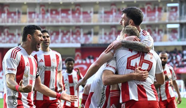 Antalyaspor Ey&uuml;pspor karşısında 3 puanı 3 golle aldı!