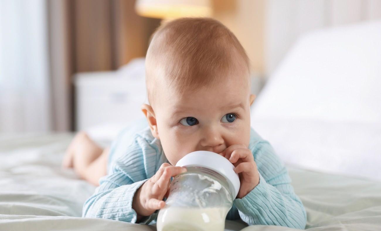 Bebeklerde biberon modelleri nasıl olmalı? En sağlıklı biberon modelleri
