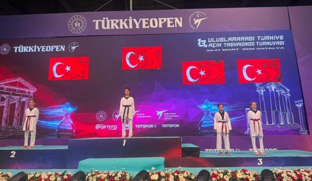 Başkan Altay bronz madalya kazanan Melek Su'yu tebrik etti