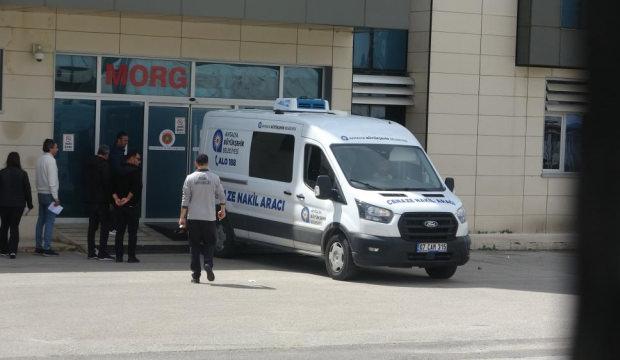 Ekmek almak i&ccedil;in &ccedil;ıkmıştı! &Ccedil;&ouml;p kamyonunun altında kaldı