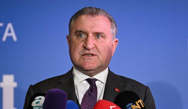 Bakan Bak'tan milli taekwondocular i&ccedil;in tebrik