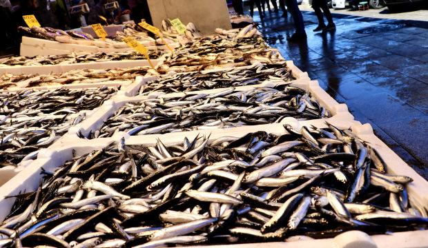 Hamsi vatandaşı g&uuml;ld&uuml;rd&uuml;, tezgahın kralı değişti