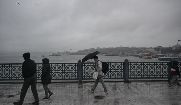 İstanbul'da yağışlar s&uuml;recek mi? Meteoroloji'den 14 ilde sarı uyarı: Kuvvetli kar geliyor