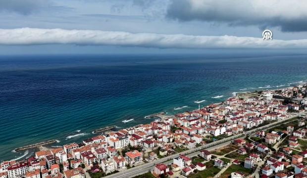 Karadeniz'de nadir g&ouml;r&uuml;len rulo bulutu g&ouml;renler g&ouml;zlerine inanamadı
