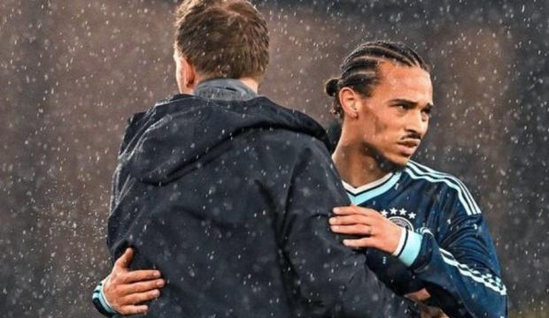 Leroy Sane'ye milli ma&ccedil;ta ıslıklı protesto! 'Bu sa&ccedil;malık' deyip destek verdi