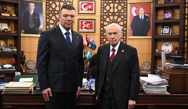 MHP'de İzzet Ulvi Y&ouml;nter'in yerine &Ouml;zg&uuml;r Bayraktar atandı