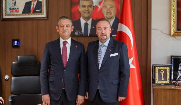 &Ouml;zg&uuml;r &Ouml;zel'e tahsis edilen aracın faturasını belediye &ouml;demiş: CHP 'hırsızlığı' yalanlamadı