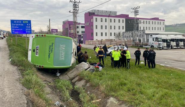 Samsun'da otob&uuml;s yan yattı: 9&rsquo;u &ouml;ğrenci, 11 yaralı