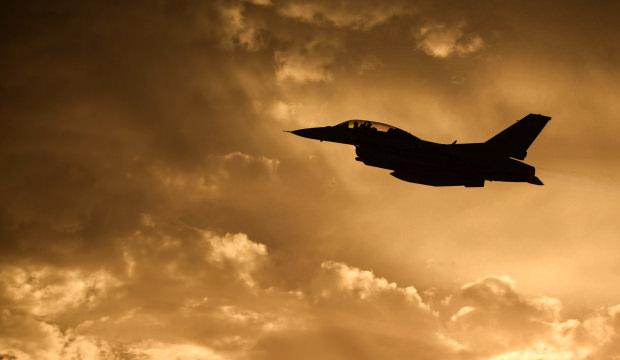 Son dakika: ABD savaş u&ccedil;ağı acil durum ilan etti! Suudi Arabistan'da sıcak saatler