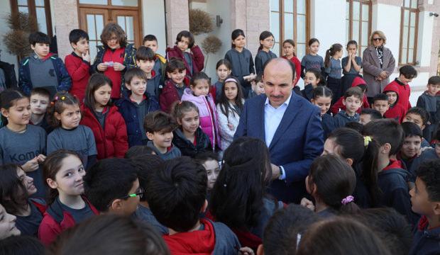 Taş Bina&rsquo;da anlamlı ziyaret: Başkan Altay &ouml;ğrencilerle bir araya geldi
