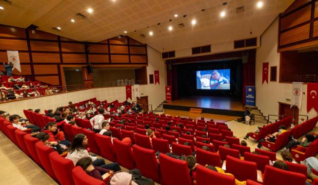 &Uuml;mraniye&rsquo;de sanat r&uuml;zgarı: &Ccedil;ocukların neşesi k&uuml;lt&uuml;r merkezlerini ısıtıyor