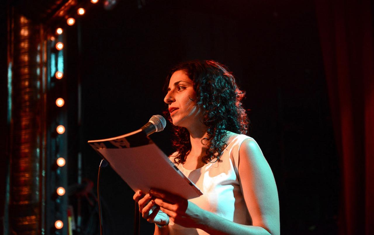 Arielle Angel, Jewish Currents dergisinin editörü.