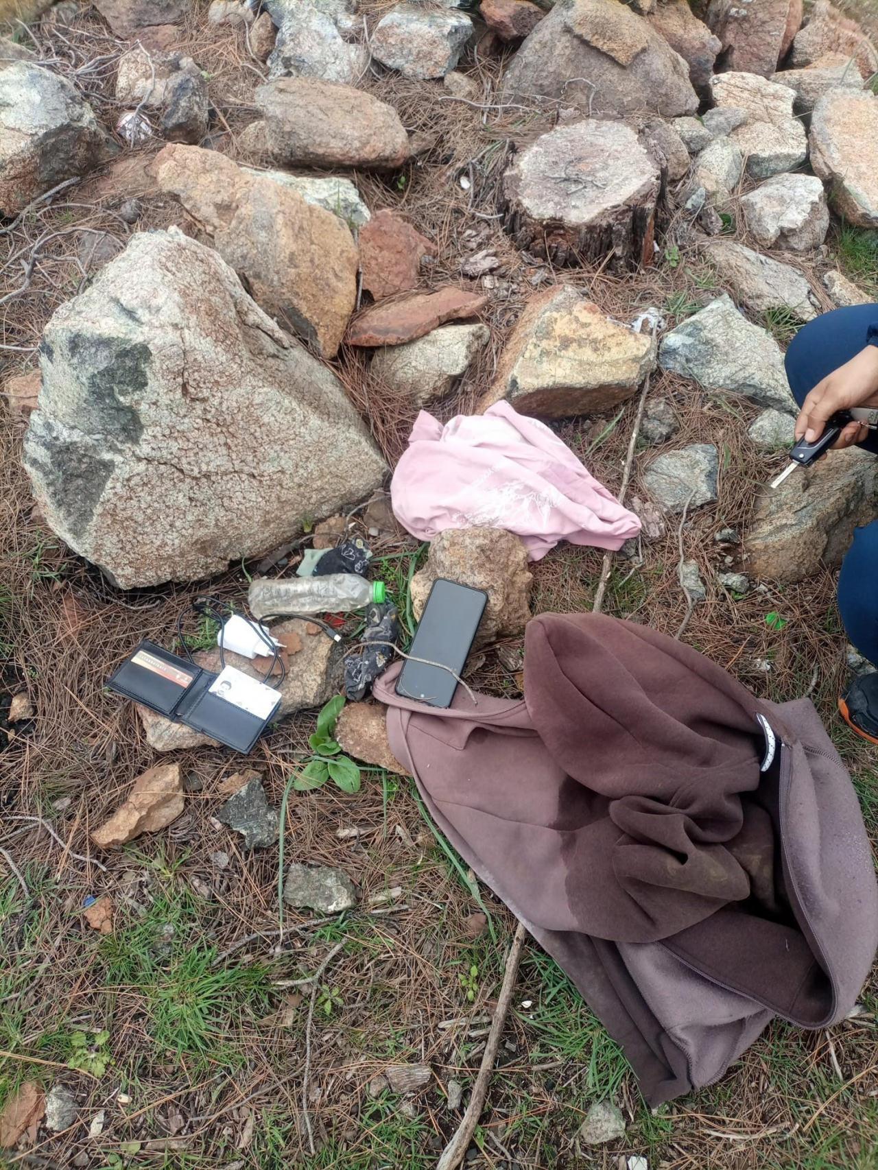 Kayıp gencin eşyaları bulundu. 