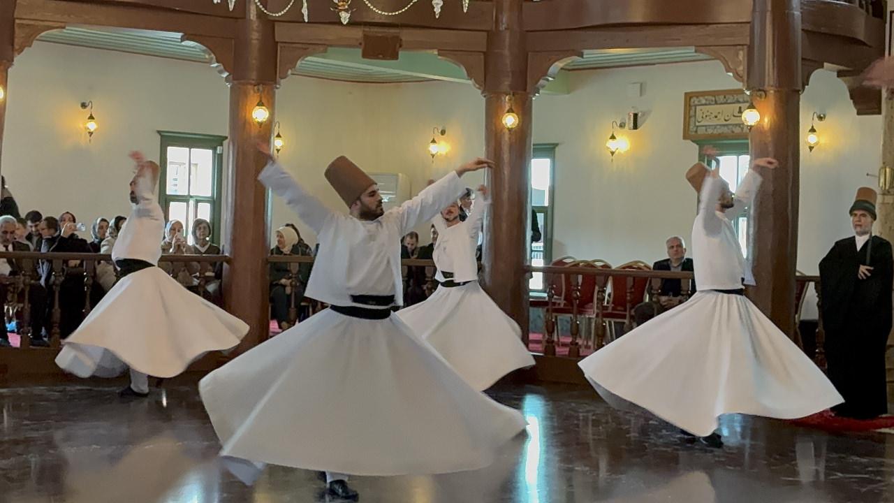 Bursa Mevlevihanesi'nde gerçekleştirilen semazen gösterimi 