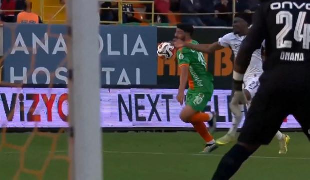 Alanya'da yoğun itiraz! Penaltı kararı VAR'la geldi