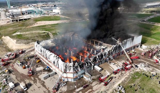 Ankara'da b&uuml;y&uuml;k yangın! &Ccedil;evre il&ccedil;elerden de ekipler b&ouml;lgede!
