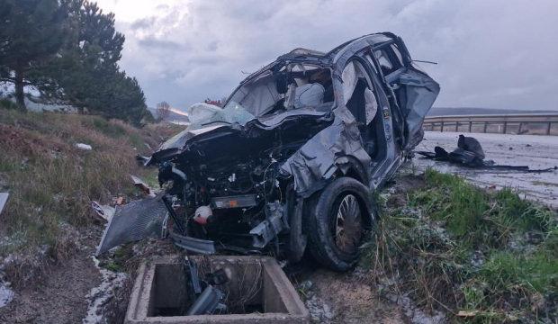 Aynı yolda peş peşe feci kazalar: 1 &ouml;l&uuml; 3 yaralı