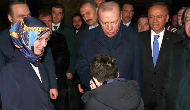 Cumhurbaşkanı Erdoğan'dan s&uuml;rpriz ziyaret! &Ccedil;ocuklara har&ccedil;lık dağıttı