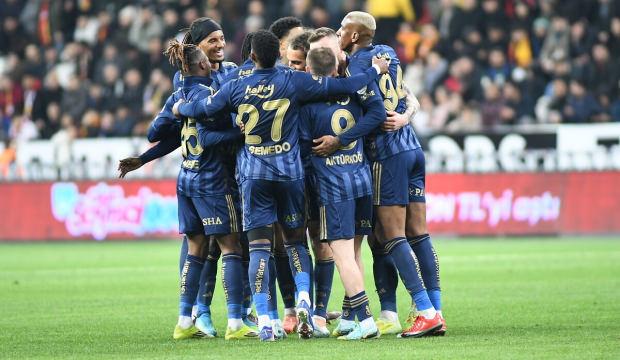 Fenerbah&ccedil;e'ye k&ouml;t&uuml; haber! Cezalı duruma d&uuml;şt&uuml;