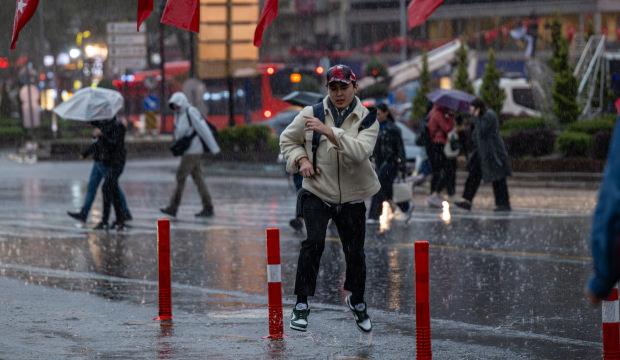 İ&ccedil;işleri Bakanlığından vatandaşlara peş peşe uyarı! &Ccedil;ok sayıda ilde alarm verildi