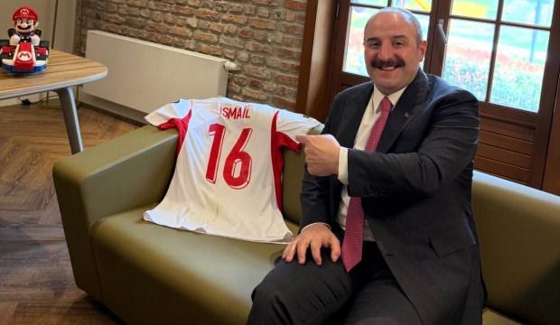 İsmail Y&uuml;ksek'ten Mustafa Varank'a anlamlı hediye! 