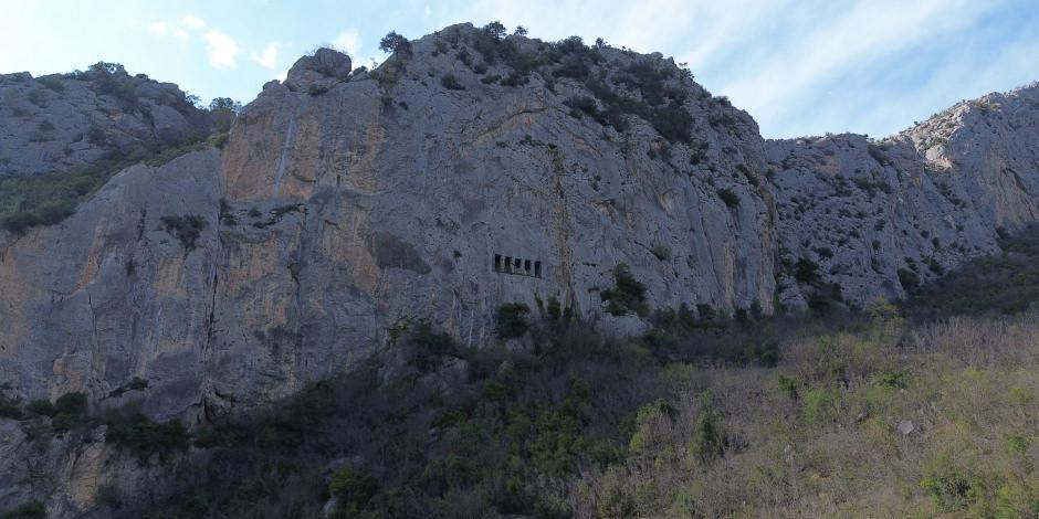 Kayaların i&ccedil;indeki mezarlar: Asarkale ve Kral Kaya Mezarları tarihe şahitlik ediyor