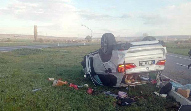 Kırklareli'de iki otomobil &ccedil;arpıştı: &Ouml;l&uuml; ve yaralılar var