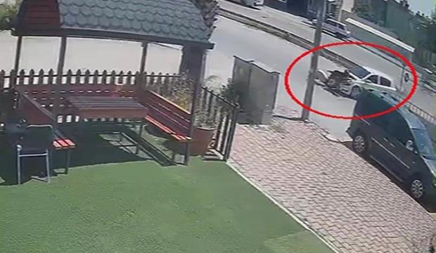 Kontrols&uuml;z kavşak dehşeti: Otomobille &ccedil;arpışan motorlu yaralandı