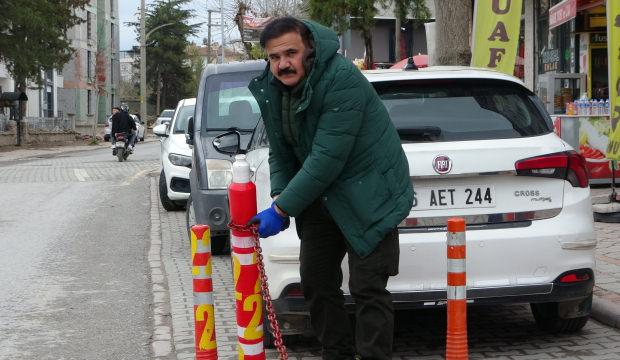 'M&uuml;lk&uuml;m' dedi, kaldırıma sıra sıra duba dizdi! İşte şaşkına &ccedil;eviren hadise 