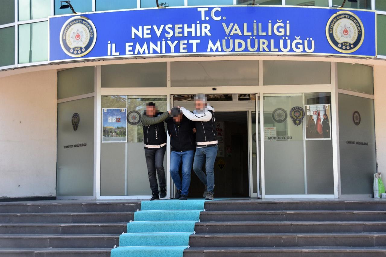 Şüpheliler emniyetteki işlemlerinin ardından çıkarıldıkları mahkemece tutuklandı.