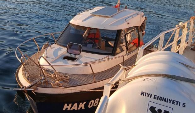 Sarıyer'de s&uuml;r&uuml;klenen ve i&ccedil;inde 2 kişi bulunan tekne kurtarıldı