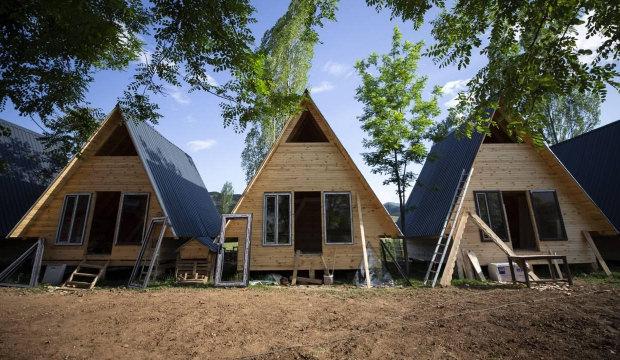 Tarım arazilerindeki ka&ccedil;ak yapılara yıkım kararı alındı, fırsat&ccedil;ılar ortaya &ccedil;ıktı