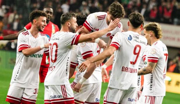 1. Lig'in zirvesinde t&uuml;m hesaplar değişti! 2 takım arasında muhteşem rekabet