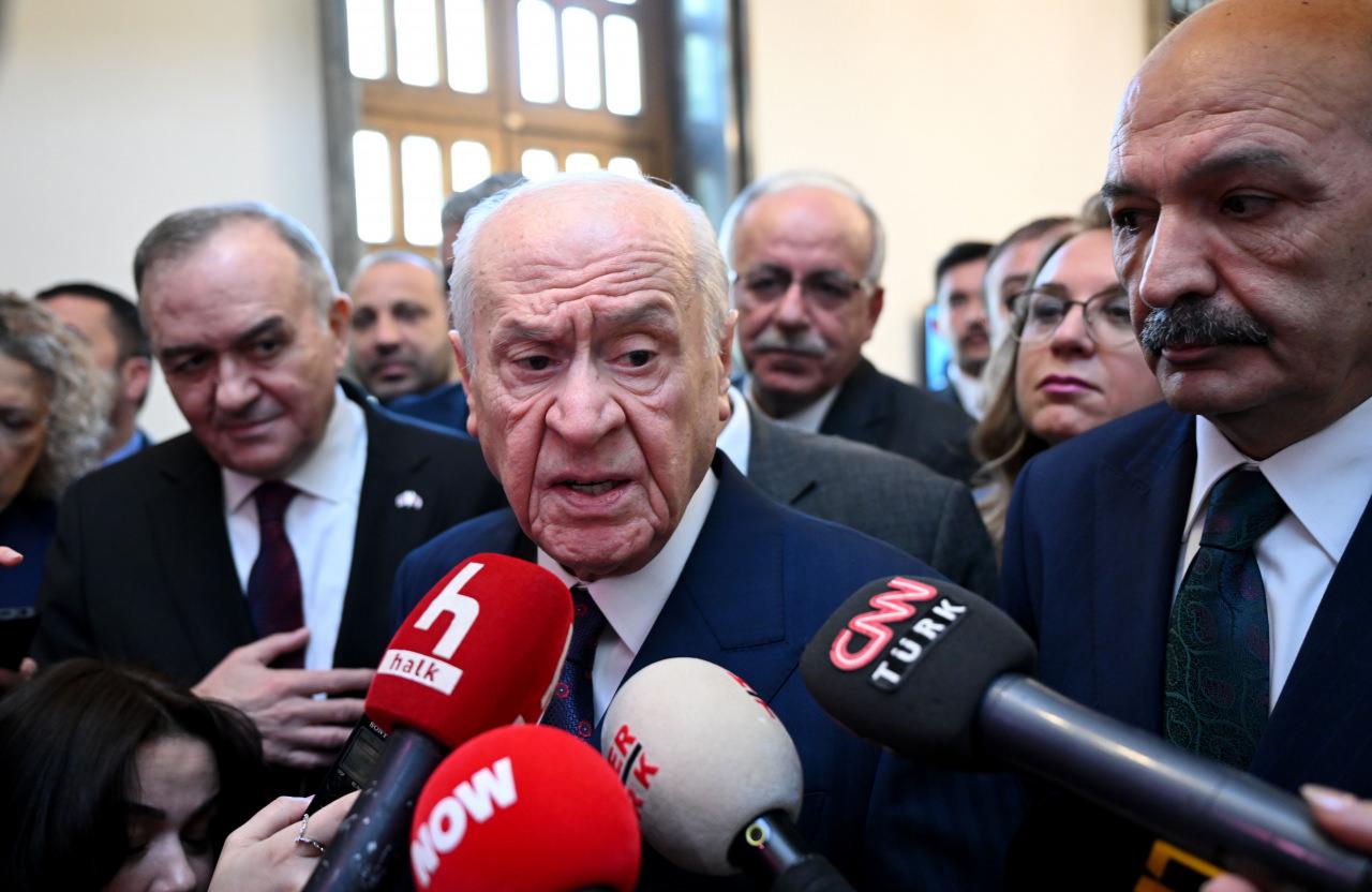 Milliyetçi Hareket Partisi (MHP) Genel Başkanı Devlet Bahçeli, partisinin TBMM Grup Toplantısına katıldı. Bahçeli, konuşmasının ardından grup toplantı salonu çıkışında gazetecilerin sorularını yanıtladı.