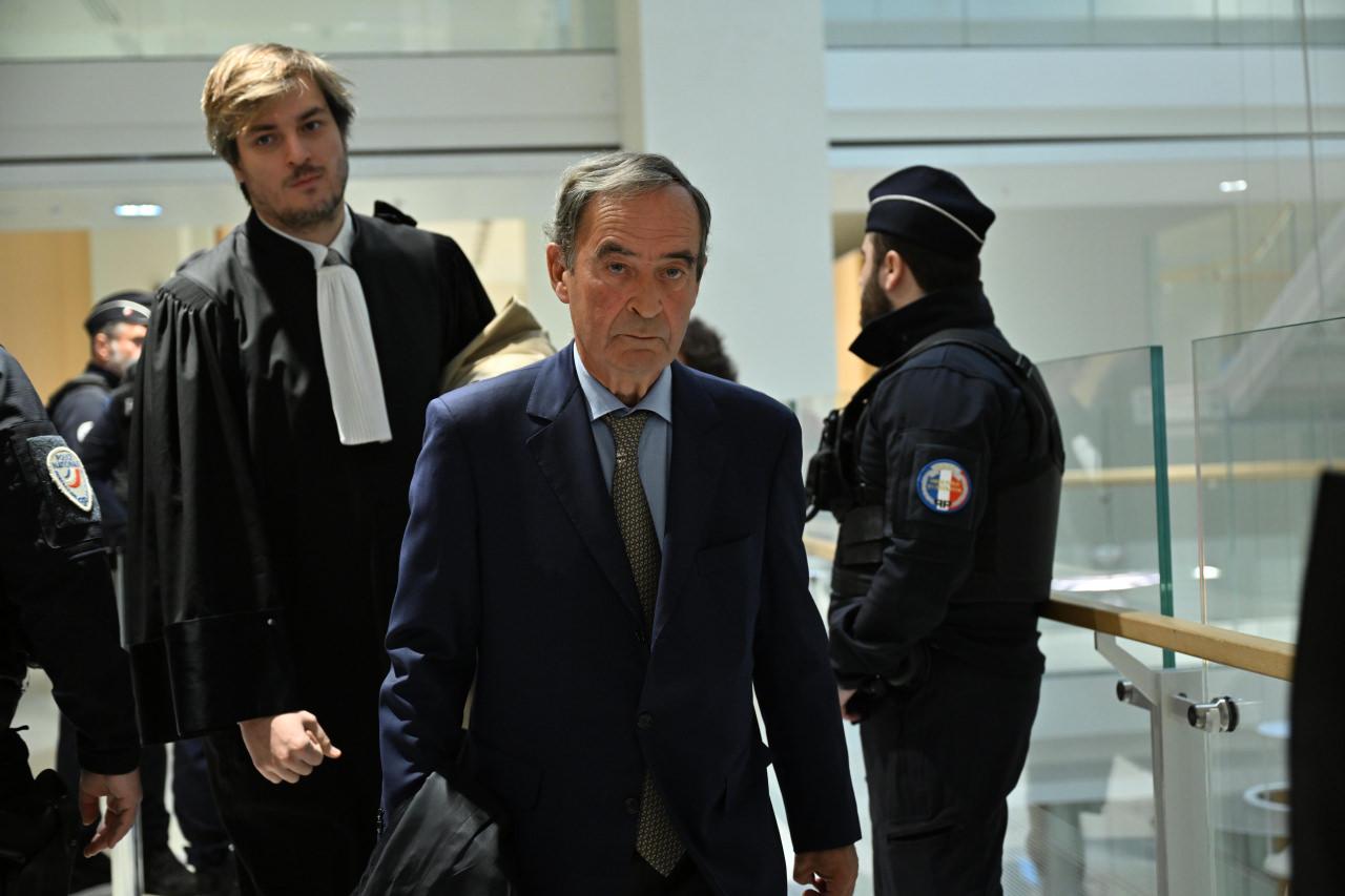 Fransız çimento devi Lafarge'ın 'terör örgütünü finanse etmekten' yargılandığı davanın karar duruşması.