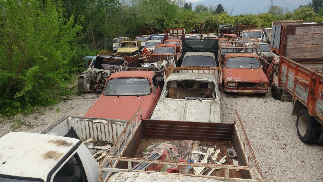 Vicdanları sızlatan görüntü: Milyonluk araçlar hurdaya döndü!