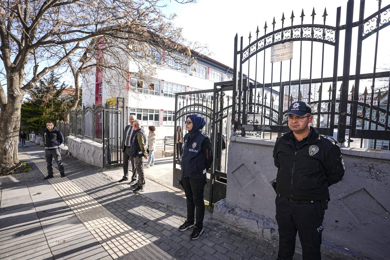 Okullarda güvenlik tedbirleri artırıldı.