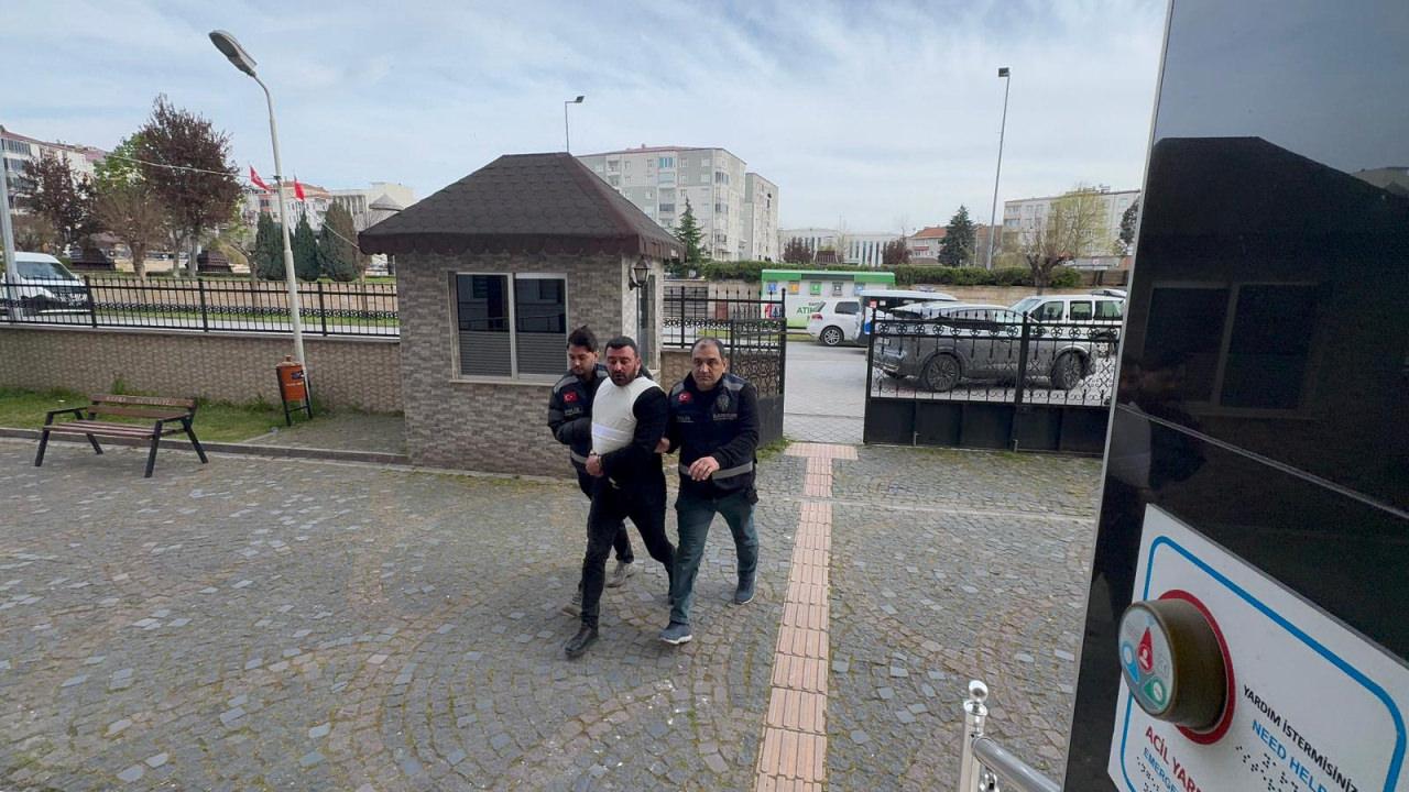 Samsun’un Bafra ilçesinde 1 Nisan'da işlenen cinayetle ilgili yürütülen soruşturmada, azmettirici oldukları iddia edilen Murat Yüksel (36) ile kardeşi Mesut Yüksel (34), tutuklandı.