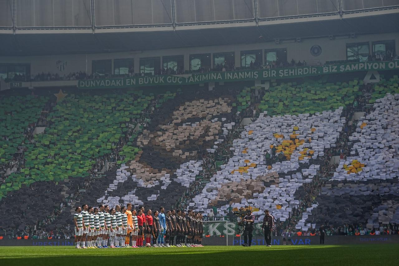 Bursaspor taraftarının koreografisi