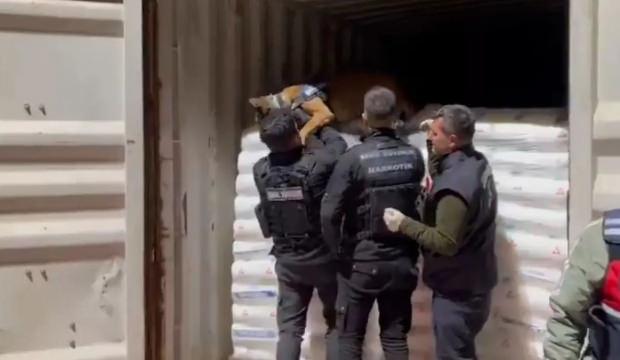 Bakan G&uuml;rlek duyurdu! "500 milyon liralık kokain ele ge&ccedil;irildi"